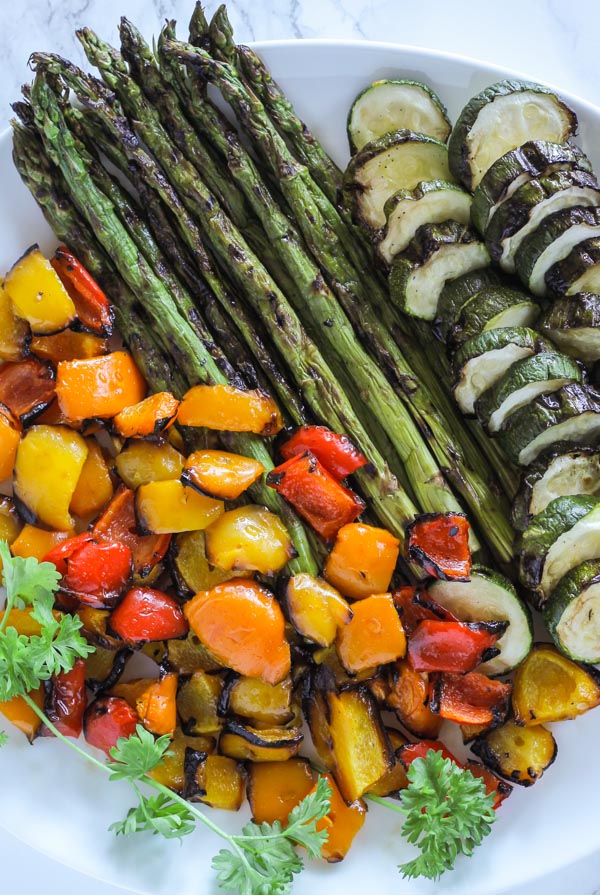 plate with grilled asparagus, grilled zucchini, and grilled peppers