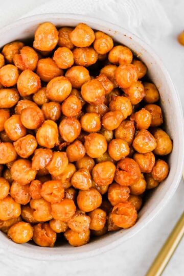 Small bowl filled with roasted chickpeas.