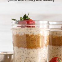 Overnight oats in a mason jar with text overlay "protein overnight oats."